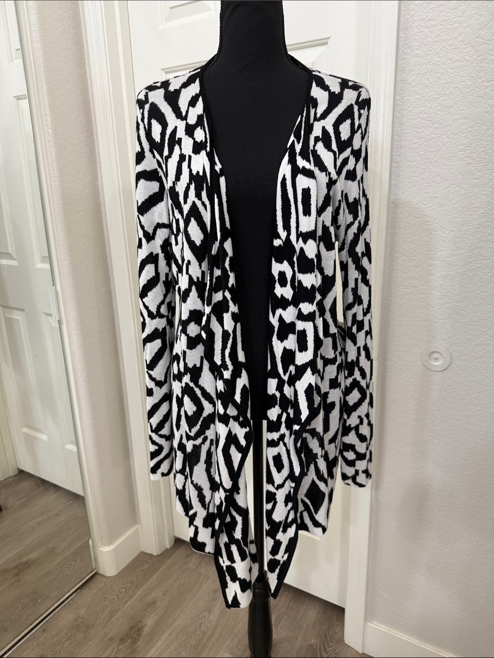 Black & White Open-Front Patterned Women's Sweater Cardigan